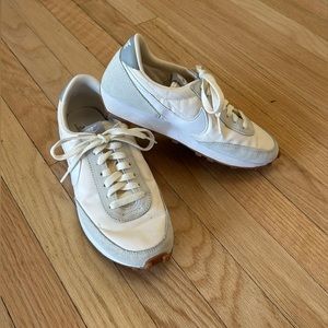 Nike sneakers in size 7. Excellent used condition. Worn a couple times.